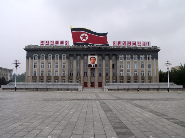 La Corée du Nord, dans les médias occidentaux, en 2019. Quartier général du Comité Central a Pyongyang - Flickr Mark Fahey | Creative Commons BY 2.0