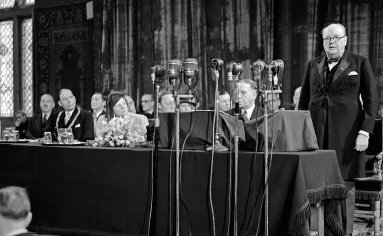 Discours de Winston Churchill - Congrès de La Haye, mai 1947 - Auteur inconnu | Domaine public