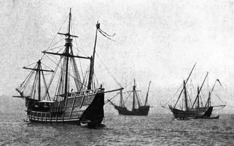 Répliques des caravelles Pinta et Niña et du carrack Santa Maria. Reposant dans la North River, New York. Les deux caravelles et le chariot qui ont traversé l'Espagne pour être présents à l'exposition universelle de Chicago. Illustration du commerce en péninsule Ibérique - E. Benjamin Andrews | Domaine public