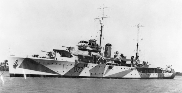 Le HMAS Yarra coulé par un croiseur japonais à environ 400 milles au sud de Java en 1942 alors qu'il escortait un convoi de Java à Fremantle - Australian War Memorial | Domaine public