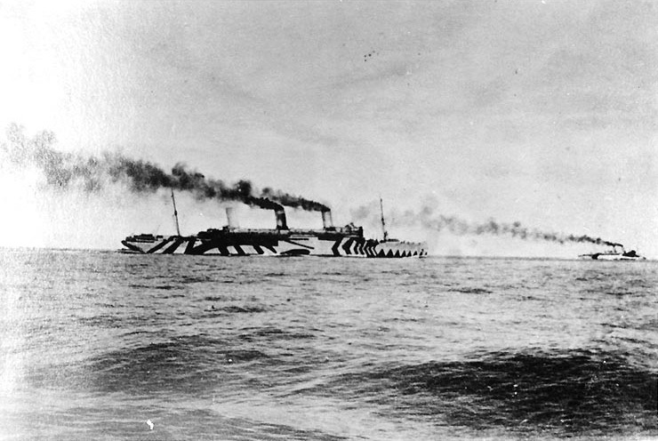 L'USS Leviathan et l'USS Northern dans le Pacifique en 1918