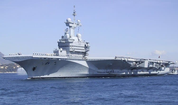 Le Charles de Gaulle à Toulon en 2002.