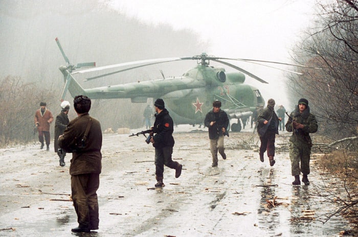 Hélicoptère russe Mil Mi-8 abattu par des combattants tchétchènes près de Grozny en décembre 1994