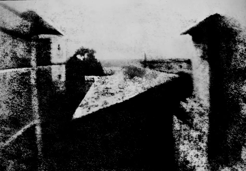 La première photographie de l'histoire a été réalisée par le Français - Joseph Nicéphore Niépce | Domaine public