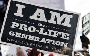 Pancarte "Pro-Life" lors d'une manifestation contre l'avortement, 2017, USA - James McNellis | Creative Commons BY-SA 2.0
