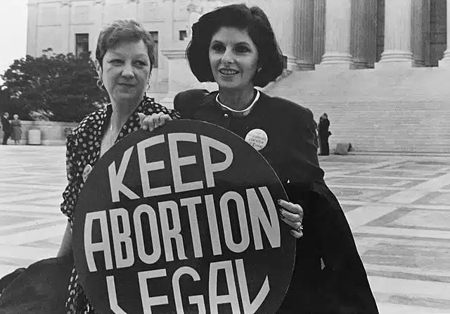 Norma McCorvey (Jane Roe) et son avocate devant la Cour suprême - Lorie Shaull | Creative Commons BY-SA 2.0