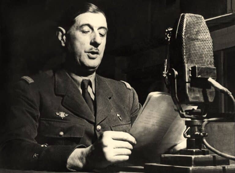 Le Général Charles de Gaulle lance l'appel aux Français à la radio BBC de Londres le 18 juin 1940 - Auteur inconnu (BBC) | Domaine public