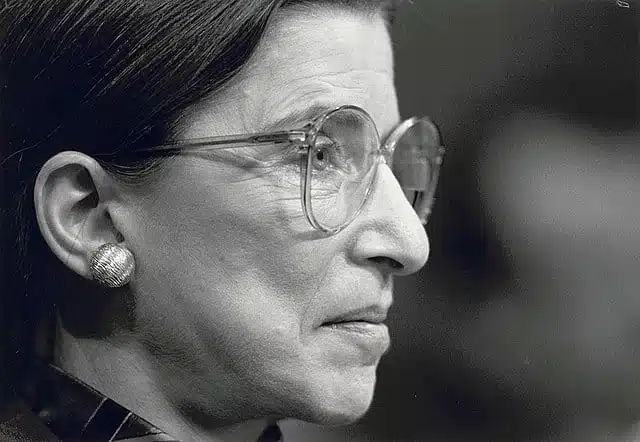 Portrait de Ruth Bader Ginsburg lors de sa nomination à la Cour suprême - Michael Jenkins | Domaine public