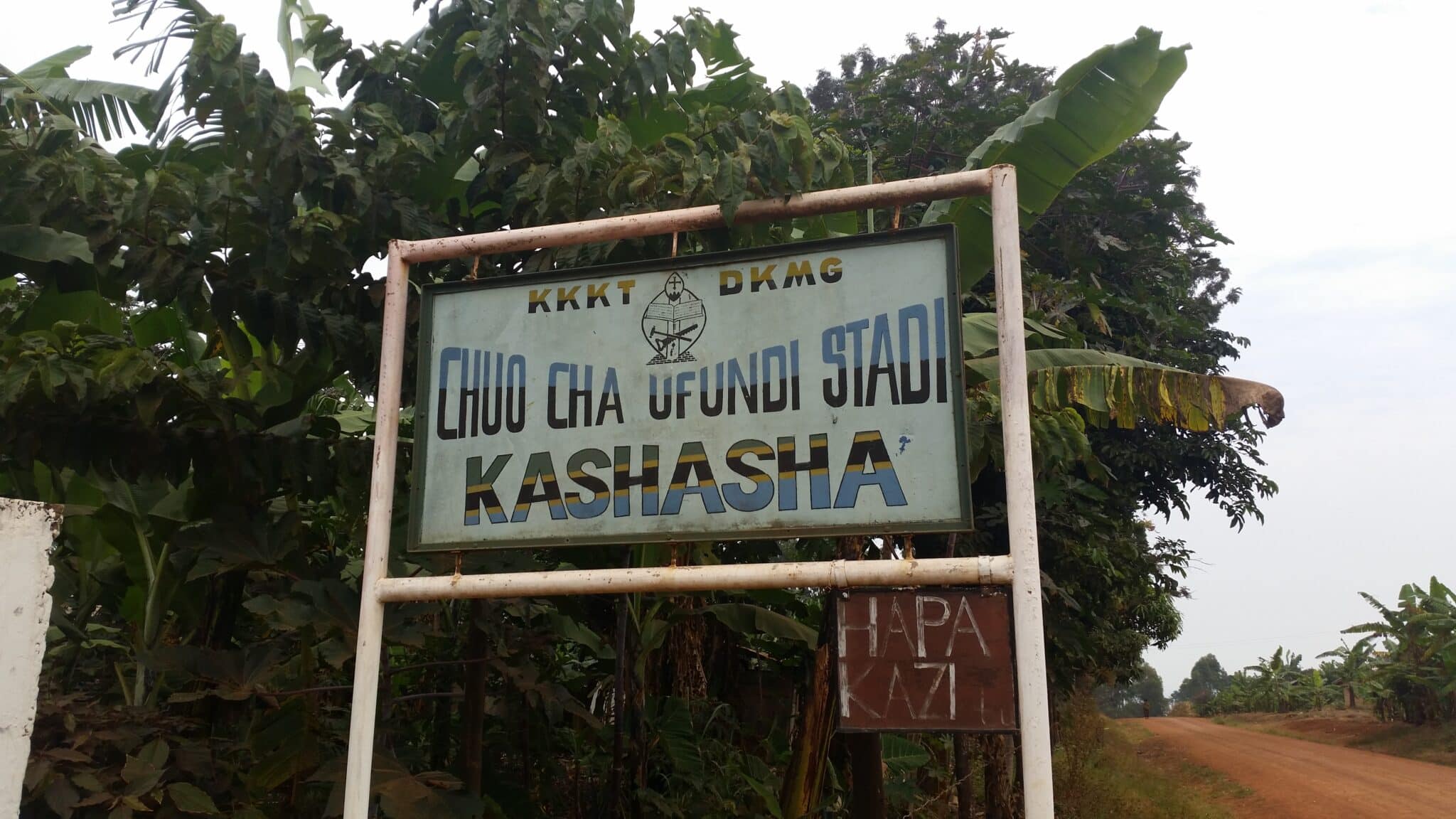 Panneau pour l'école de Kashasha - Tanzania (pseudo Wikipédia) | Creative Commons BY-SA 4.0