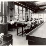 Radium Girls dans l'aterlier de l'US Radium Company, vers 1922 | Domaine public