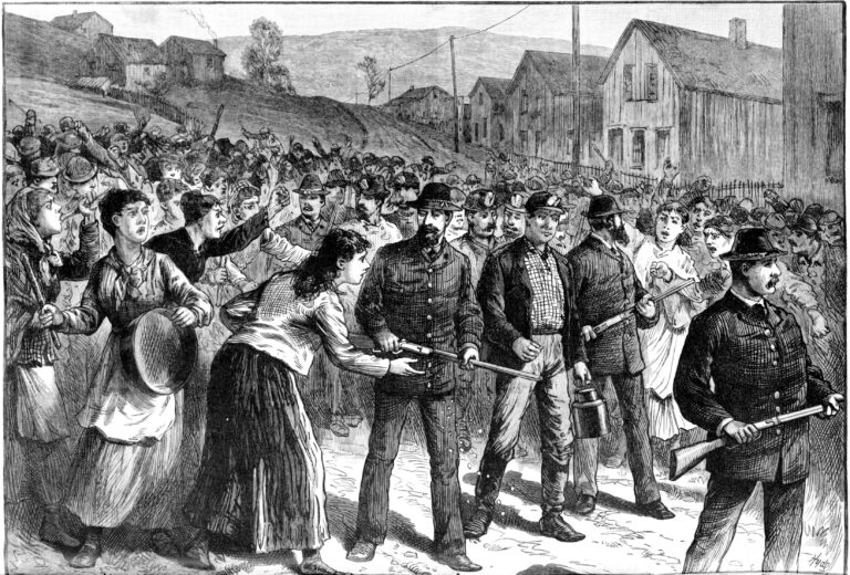 Des gardes de Pinkerton escortent des briseurs de grève à Buchtel, 1884 - Joseph Becker | Domaine public