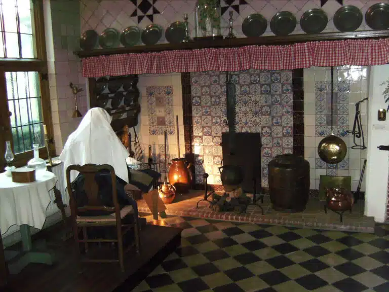 Intérieur d'un convent au xixe siècle, Musée du Béguinage de Turnhout, Belgique - Vitaly Volkov | Creative Commons BY 2.0