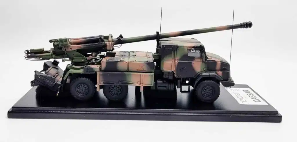 Miniature du Canon Caesar avec les couleurs de l'Armée française