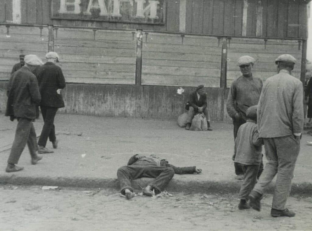 Scène de rue à Kharkiv en 1932 - Alexander Wienerberger | Domaine public