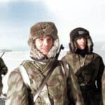 Soldats allemands de l'opération Haudegen au Svalbard. Photo issue des collections de Wilhelm Dege et colorisée par Johannes Dornn - Johannes Dornn | Creative Commons Attribution-Share Alike 4.0 International