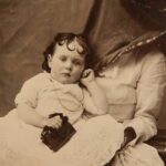 Photographe anonyme, Grande-Bretagne, 2e moitié du XIXe siècle. Hidden Mother | Domaine Public.