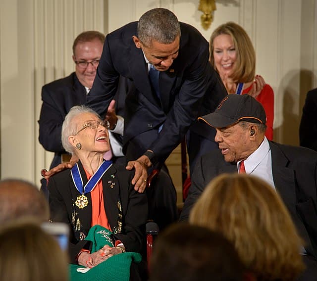 Katherine Johnson recevant la Médaille présidentielle de la liberté - NASA - Domaine Public