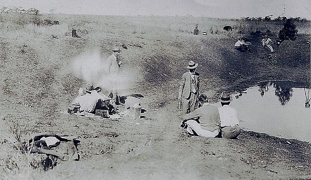 Soldats se reposant durant la Guerre des émeus | Inconnu - Domaine Public