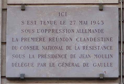 Plaque située au 48 rue du Four (Paris, 6e) pour commémorer la première réunion clandestine du Conseil de la Résistance le 27 mai 1943 - Celette | Creative Commons BY-SA 4.0
