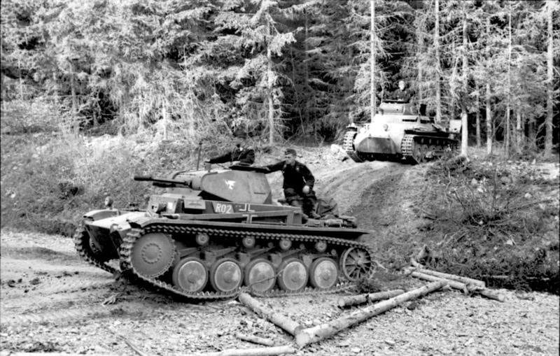 Campagne de l'ouest, Panzer II et Panzer I traversant la forêt - Böcker (Bundesarchiv, Bild 101I-382-0248-33A) | Creative Commons-BY-SA 3.0