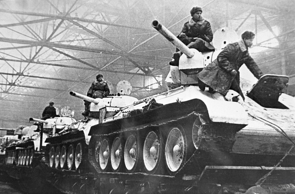 Chars T-34 se dirigeant vers le front - RIA Novosti (RIA Novosti archive, image #1274 ) | Creative Commons BY-SA 3.0