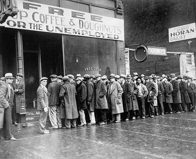 Distribution de soupe organisée par Al Capone pendant la Grande Dépression en 1930 - Auteur inconnu | Domaine public