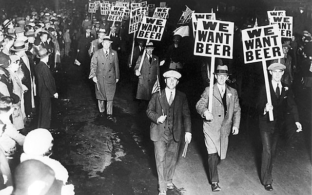 Les syndicats organisent une réunion contre la prohibition à Chicago en 1920 - Auteur inconnu [ Domaine public