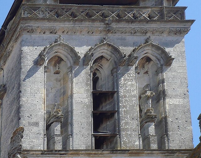 Statues en partie détruite du cloché Saint-Barthélémy de la Rochelle | Domaine public