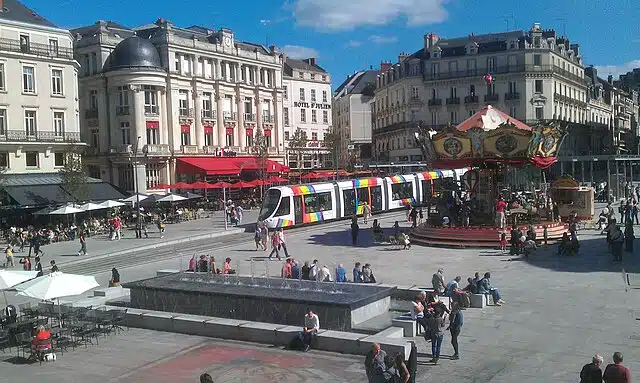 Vue vers le sud-est de la place du Ralliement - Emeric - CC BY SA 3.0