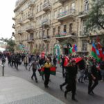 Le peuple azerbaïdjanais célèbre la victoire au Karabakh. Rue Sheikh Shamil - Toghrul Rahimli -| Creative Commons BY-SA 4.0