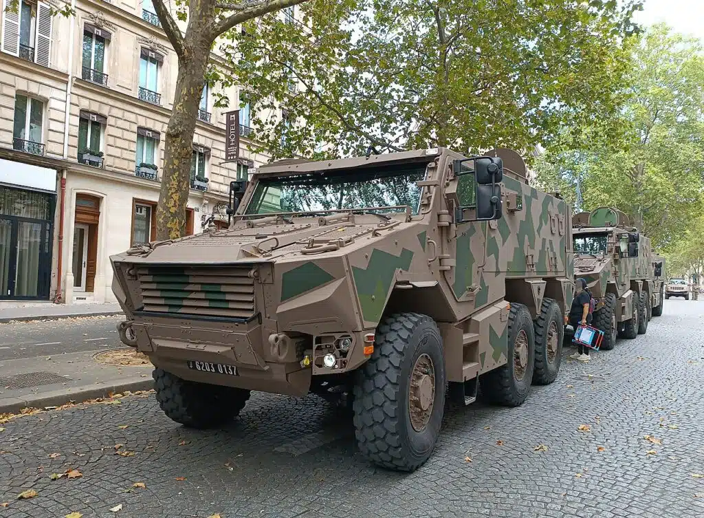 Armée de terre, VBMR Griffon, lors du 14 juillet 2023, avec camouflage CAMTAC Europe - Kevin.B [Pseudo Wikipédia] | Creative Commons BY-SA 4.0
