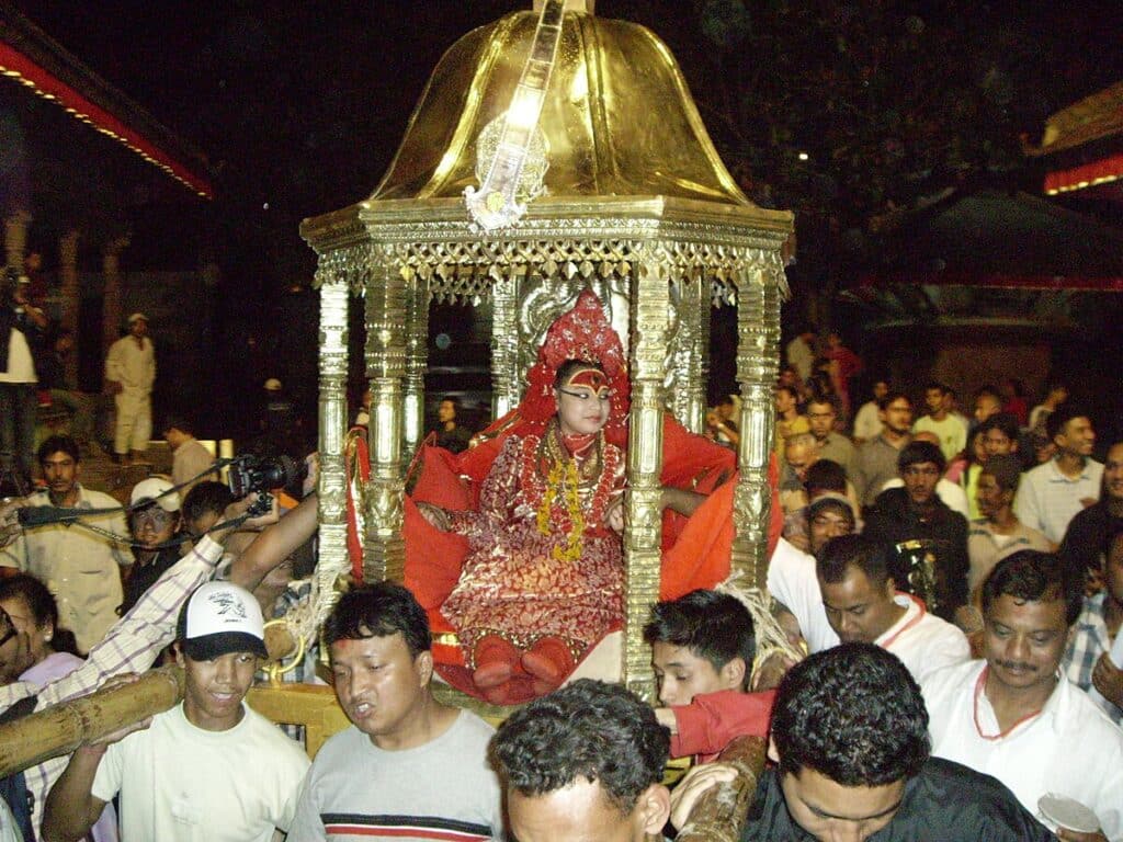 La Kumari étant portée lors d’un festival en son honneur | Manjari Shrestha - Creative Commons BY 2.0 DEED