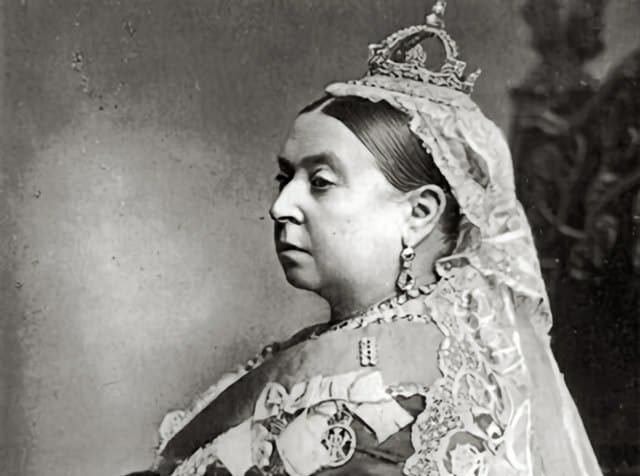 Queen Victoria - Alexander Bassano - 1887 | Domaine public