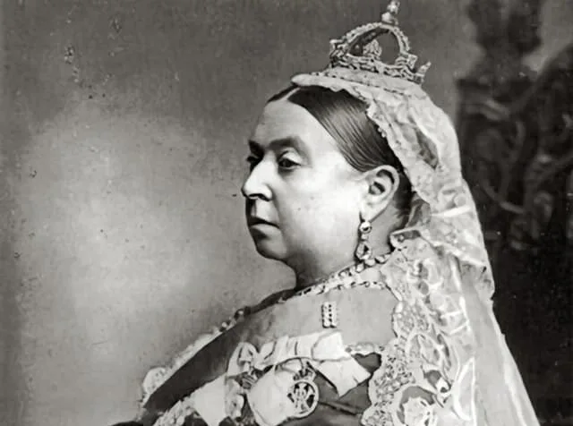 Queen Victoria - Alexander Bassano - 1887 | Domaine public