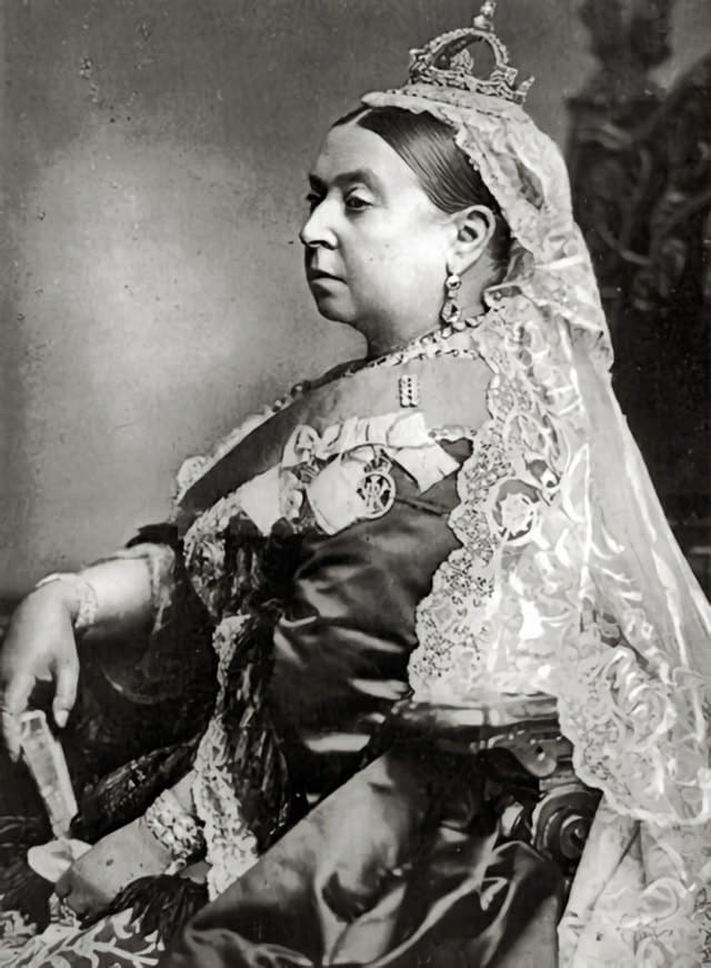 Queen Victoria - Alexander Bassano - 1887 | Domaine public