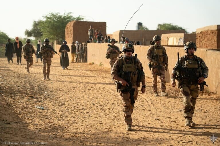 Opération Takuba, patrouille avec le Régiment de Marche du Tchad (RMT) - Ministère des Armées | Licence etalab-2.0
