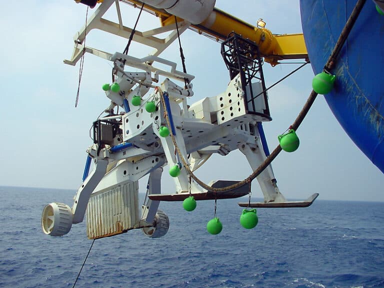 Une charrue-marine utilisé pour l'ensouillage des câbles sous-marins - Sergio77 | Creative Commons BY-SA 4.0 Deed"