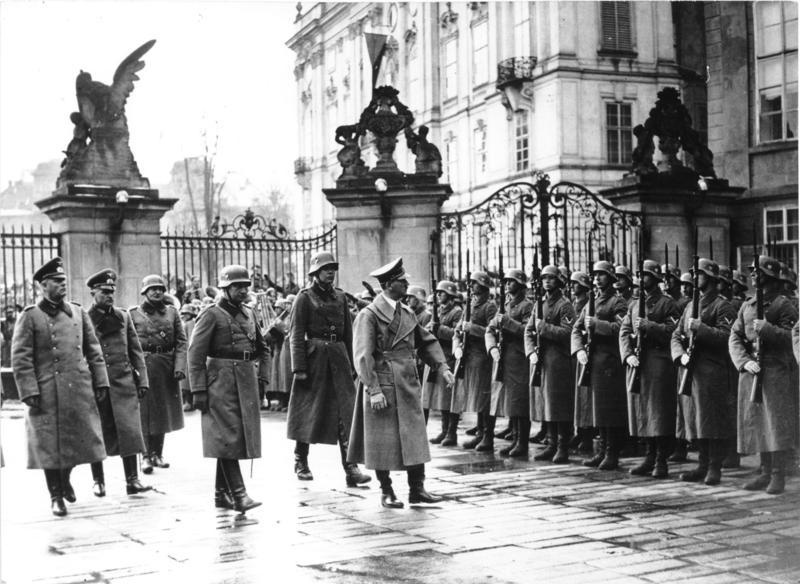 Adolf Hitler à Prague, Tchécoslovaquie, 1939 - Bundesarchive | Domaine public
