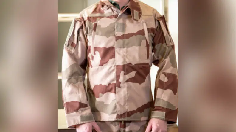 Le nouveau treillis F3, avec l'ancien bariolage désert de l'armée - Armée de Terre/Défense | Licence etalab-2.0