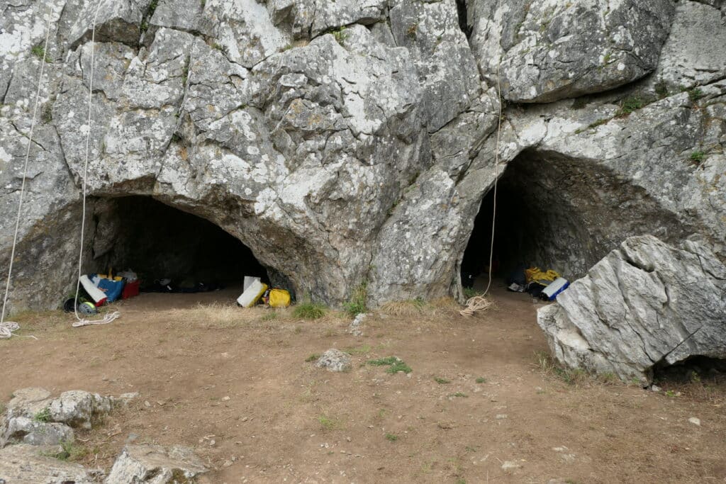 Grotte de la Chèvre dans le canyon de Saulges - Fab5669 [Pseudo Wikipédia] | Creative Commons BY-SA 4.0