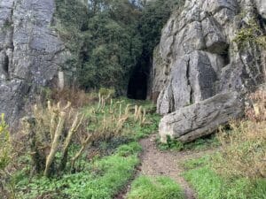 Les grottes de Saulges en Mayenne, lieu d'habitat de nos ancêtres - Augustin Remond | Domaine public