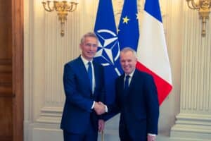 Le secrétaire général de l'OTAN, Jens Stoltenberg, et François de Rugy, alors président de l'Assemblée national, le 14 mai 2018 - OTAN | CC BY-NC-ND 4.0 Deed