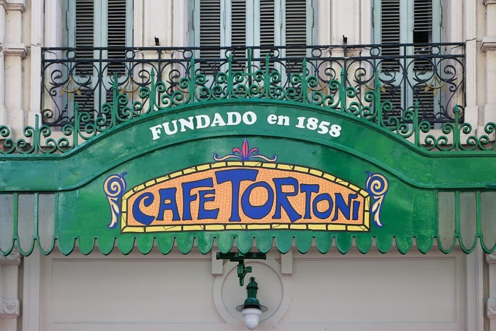 Café Tortoni - Bernard Gagnon [pseudo Wikipédia] | Creative Common BY-SA 4.0 DEED