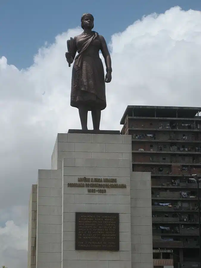 La statue de Njinga Mbande à Luanda - Erik Cleves Kristensen | Creative Commons BY 2.0 DEED