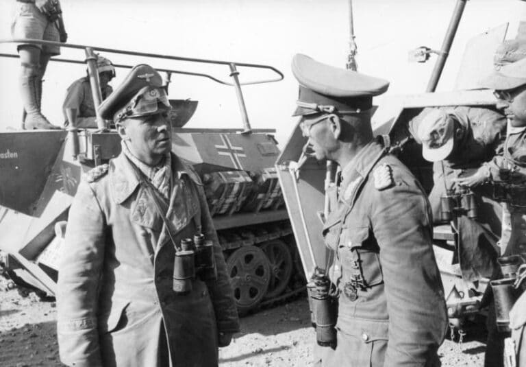 Afrique du Nord, juin 1942 : Rommel en compagnie du Generalmajor Georg von Bismarck - Bundesarchiv | Creative Commons BY-SA 3.0