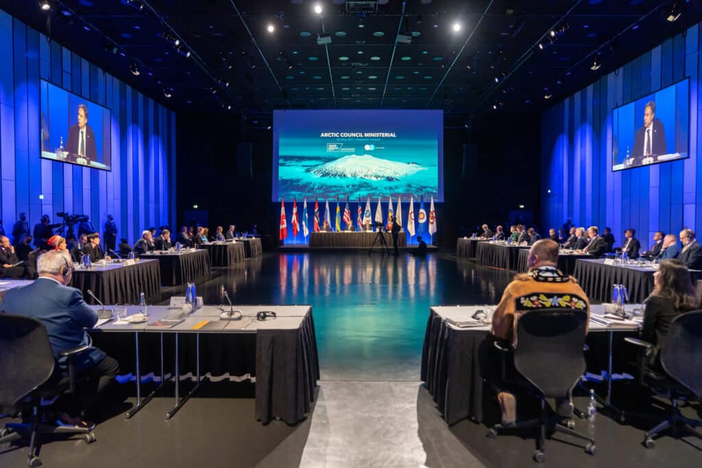 Le secrétaire d'État Antony J. Blinken participe à la réunion ministérielle du Conseil de l'Arctique, à Reykjavik, en Islande, le 20 mai 2021 - Photo du Département d'État par Ron Przysucha | Domaine public