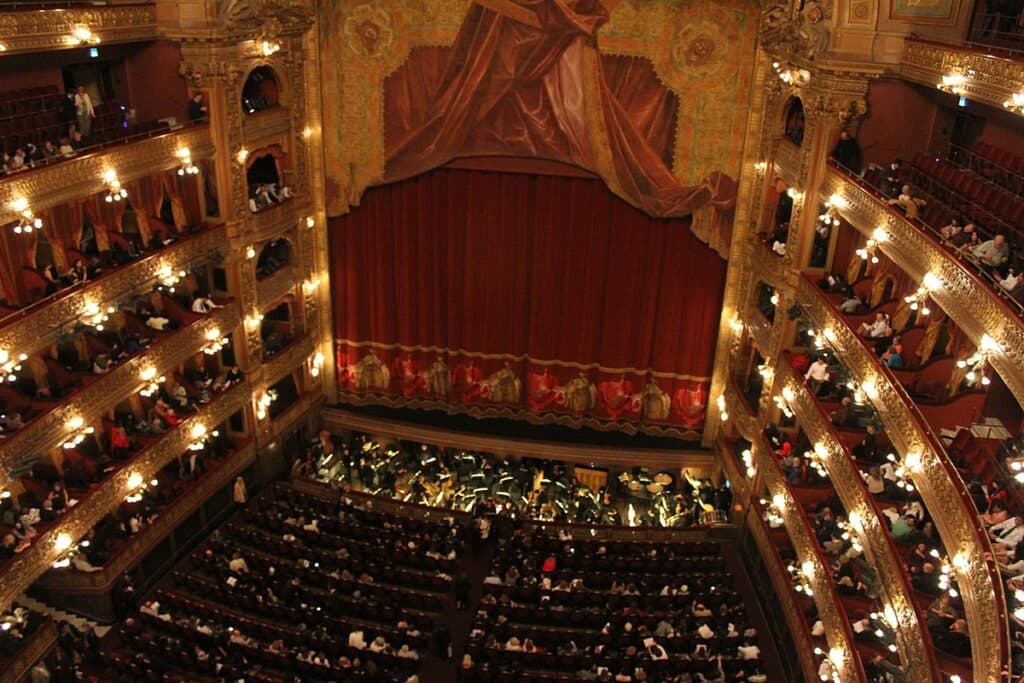 Intérieur du Teatro Colon - Carlos Ravazzani [pseudo Wikipédia] | Creatives Commons BY-SA 3.0 Deed