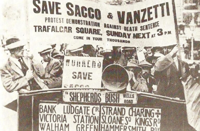 Manifestation de soutien à Sacco et Vanzetti, lors du procès de 1920 - Auteur inconnue | Domaine public