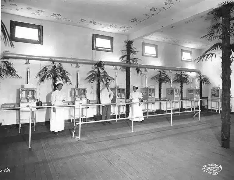 Représentation de l’infantorium temporaire de l’Exposition Alaska-Yukon-Pacifique de Washington en 1909 - Inconnu | Domaine public