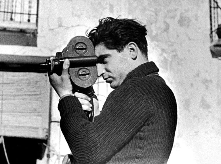 Robert Capa par Gerda Taro, mai 1937 Gerda Taro | Domaine public